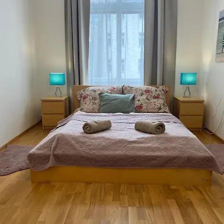 Quiet Old Town 2br Walk To Attractions براغ