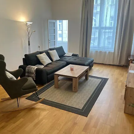 Quiet Old Town 2br Walk To Attractions *