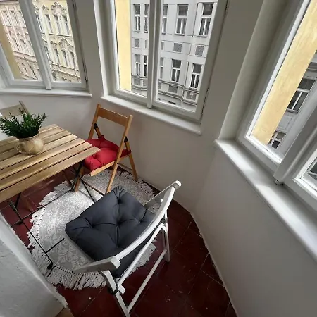 Quiet Old Town 2br Walk To Attractions *