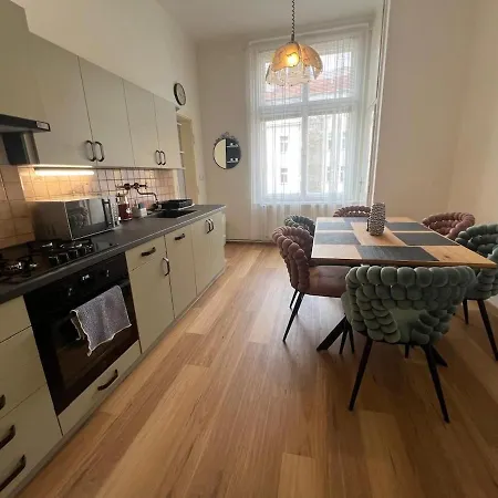 Quiet Old Town 2br Walk To Attractions * براغ