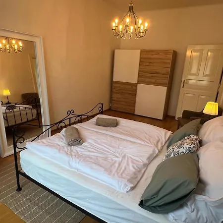 Quiet Old Town 2br Walk To Attractions * براغ