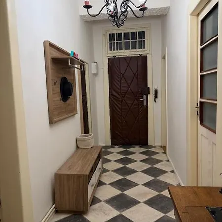 Quiet Old Town 2br Walk To Attractions Διαμέρισμα *